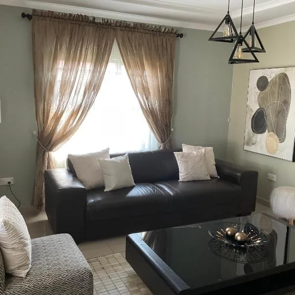 Luxe Comfort Retreat, ξενοδοχείο σε Γκαμπορόνε