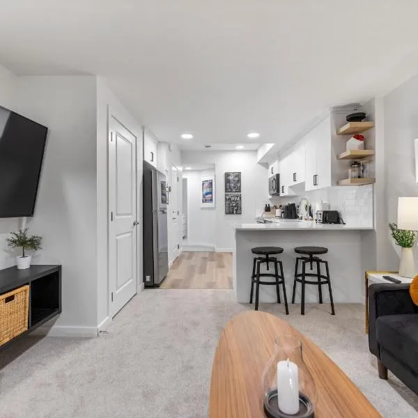 Cozy 2-Bed 1 Bath Entire Place, hotell sihtkohas Calgary