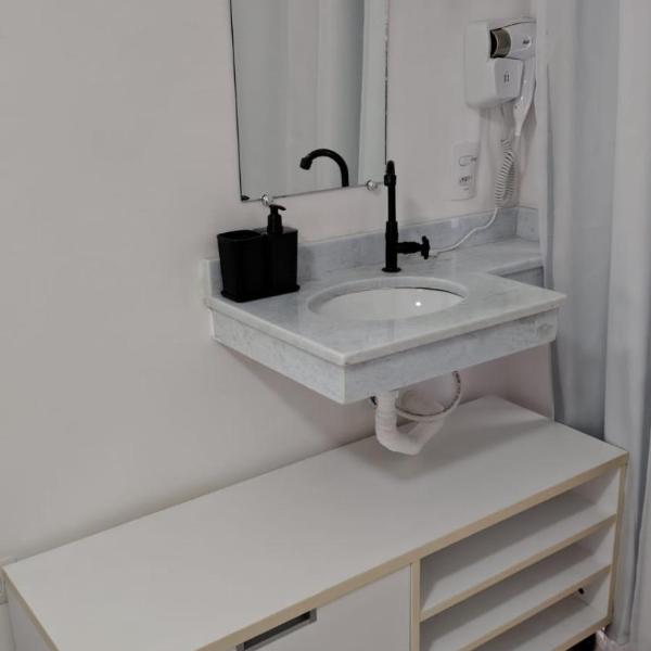 Apto com ar, piscina, 2 quartos a 350 m da praia - Foto 3