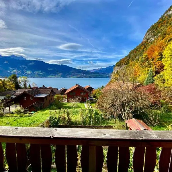 Romantic Alpine Farmhouse with Superview of Lake Near Interlaken, отель в городе Sundlauenen