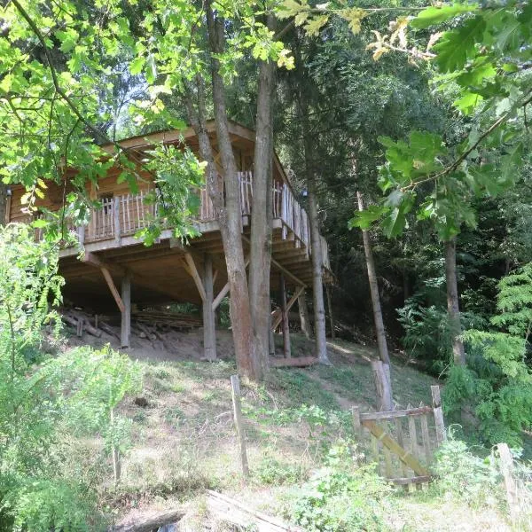 La Cabane aux Sapins, hotel in Bren