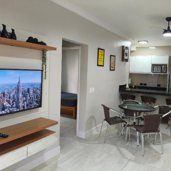 Ubatuaba-Praia Grande(Area Nobre), 100 mts da praia, 2 ar, internet, elevador, vaga coberta, piscina semeolimpica e infantil, churrasqueiras.