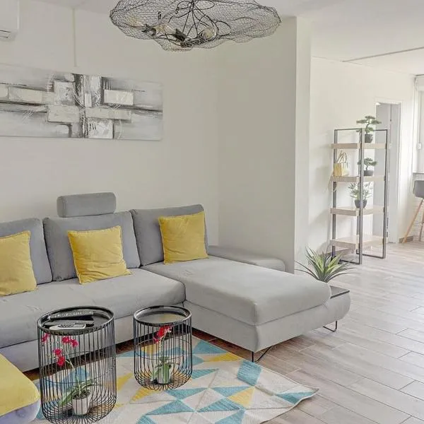 Toloman sea view, hotel u gradu For de Frans