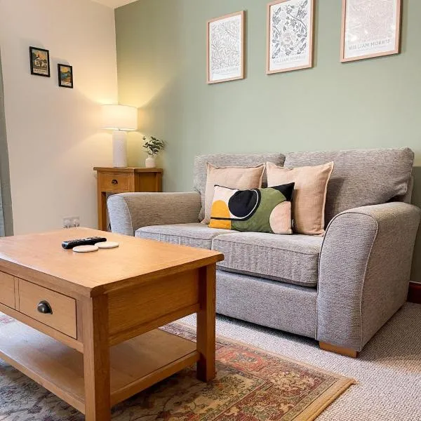 Hadrians Retreat, Cosy 1 Bed Flat - near M6 Jct45, A75, Gretna & Carlisle, hotel in Longtown