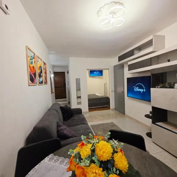 Casa maya - centro - Palacrociere - free parking, hotel v mestu Savona