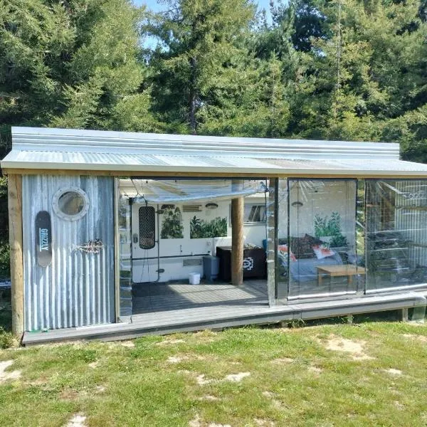 Redwood Valley B and B Caravan Retreat, hotel di Redwoods Valley
