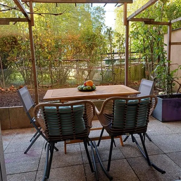 Apparemment entier Jardin Terrasse Netflix, hotel i Combs-la-Ville