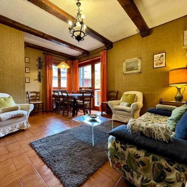 Ampio appartamento per 8 a due passi dal centro: Bardonecchia'da bir otel