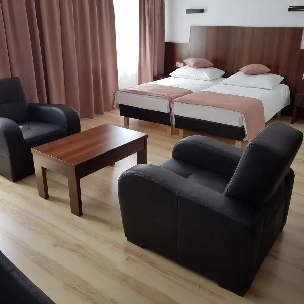 Pod Kominem Pokoje i Apartamenty, hotel Brzezie városában