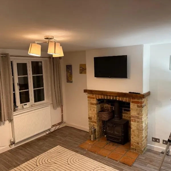 Two bedroom house in eye Suffolk with parking, hotel v destinaci Eye