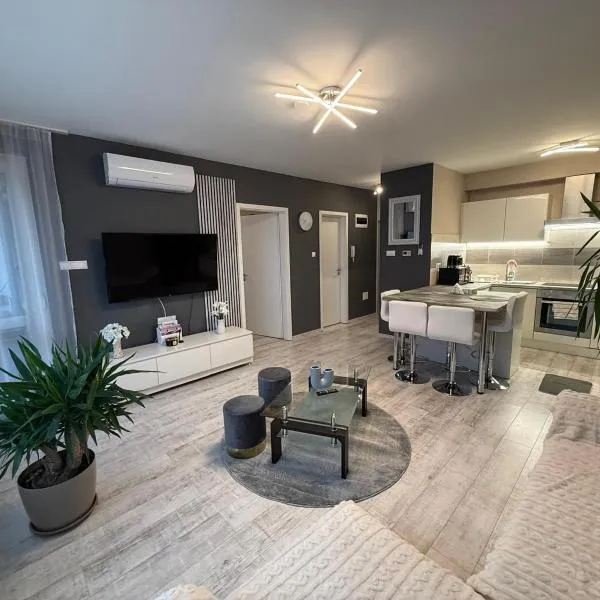 HIGHWAY Apartman, ξενοδοχείο στο Γκιόρ