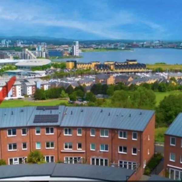 4 bed Townhouse with spectacular views 4 miles from Cardiff 10min drive or train journey to city centre, hotel a Cardiff