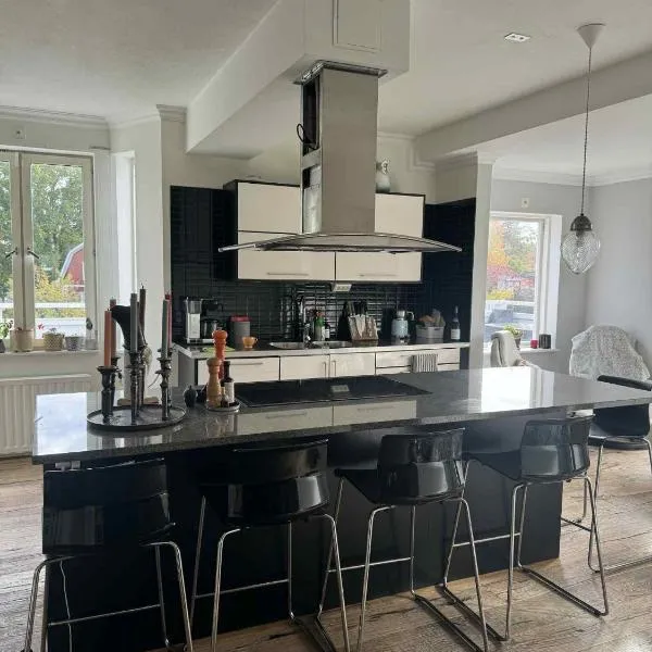 Beautiful 5 bedroom house: Oskarshamn şehrinde bir otel