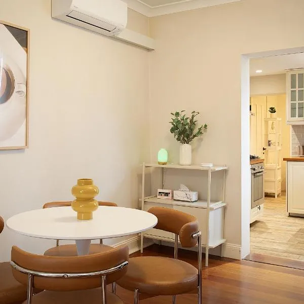 2BR Home in Pyrmont - Walk to Darling Harbour & CBD โรงแรมในซิดนีย์