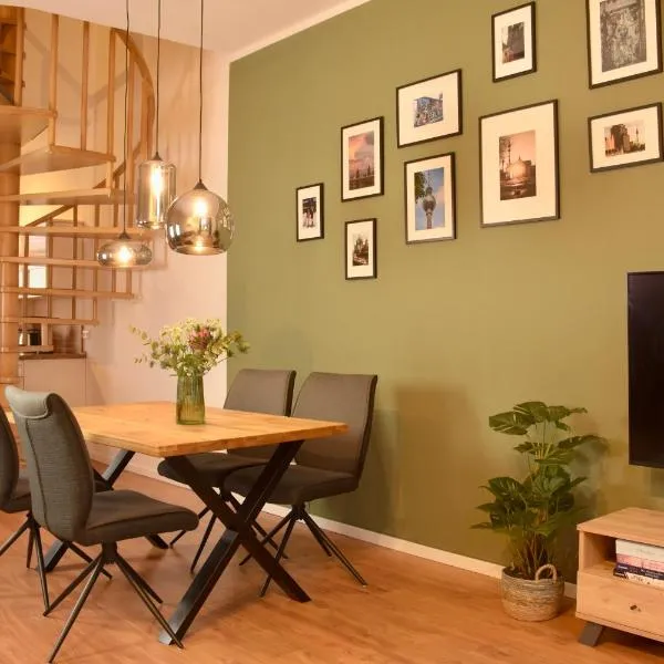 Maisonette-Apartment für bis zu 6 Personen - Parkplatz - WLAN - Kingsize, hotel em Berlim