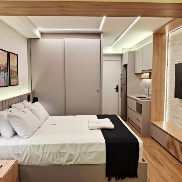 Lindo e espaçoso studio com cama queen e cama solteiro - Foto 3