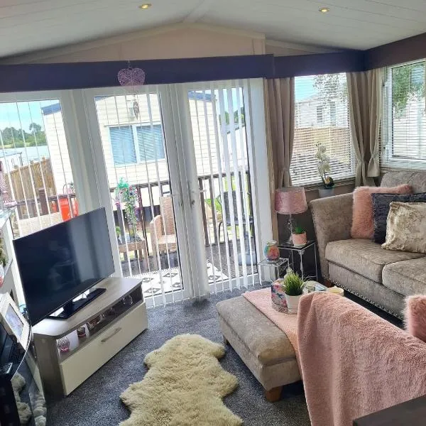 Andreas Westfield Retreat 7 Lakes Country Park, hotel di Crowle