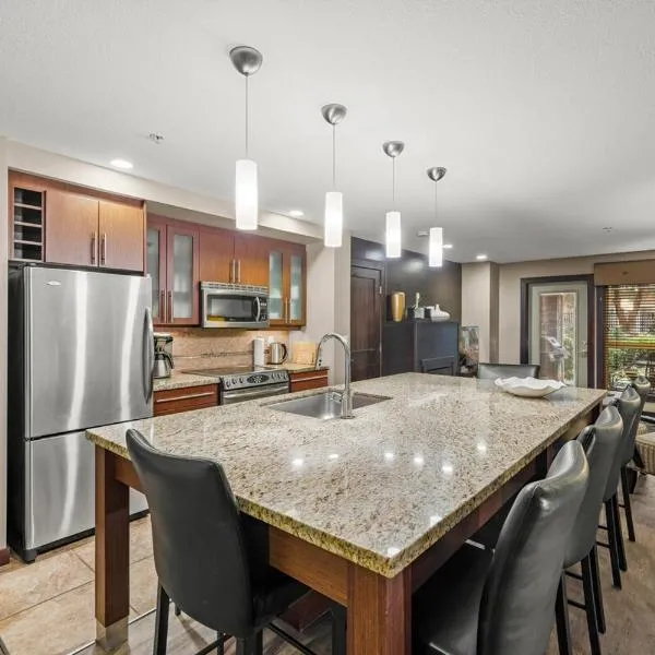Stylish Family Condo at Beachfront Resort, hotel in Parksville