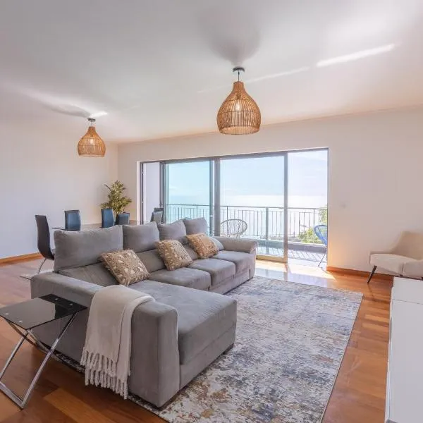 Sea View Apartment, hotel v destinaci Caniço