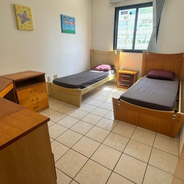 Apartamento Vista Mar 806 - 3 quartos ,2 garagens, prédio frente mar-quiosque 8, elevador ,portaria 24 e internet - Foto 2