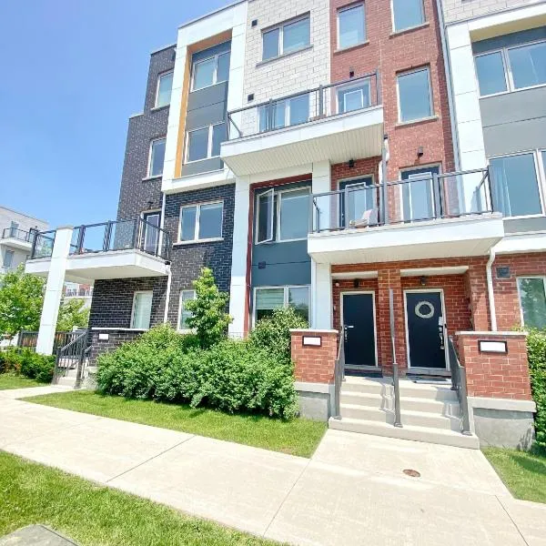 Downsview Park Luxury Townhome near Yorkdale Transit, hotel en Toronto