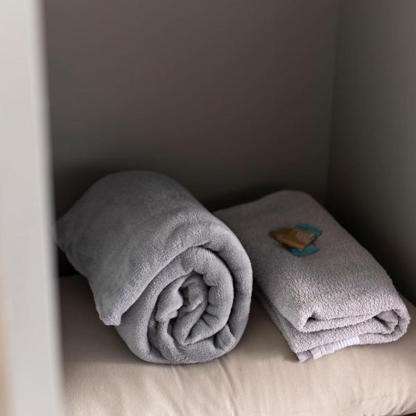 107-Studio compacto, moderno, climatizado perto da UEL - Foto 3