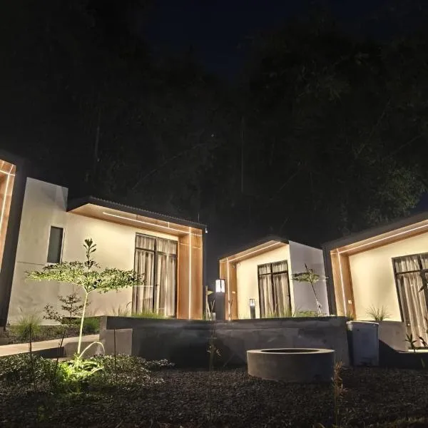 BAMBOO Shack & BAMBOO Cabin، فندق في بوكيتينجى