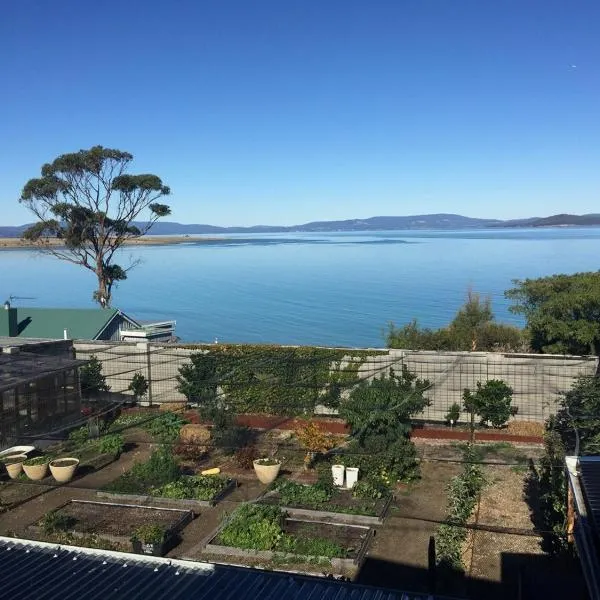 Absolute waterfront, secret garden & luxurious add on options, ξενοδοχείο σε Carlton