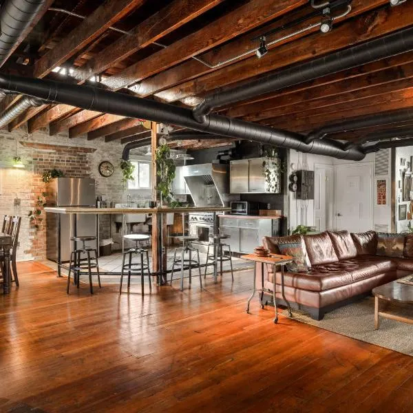 Unique 2-BDR Historic Warehouse Loft with Terrace ! ! !, ξενοδοχείο σε Windsor