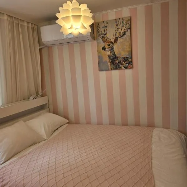 Romantic Winter Package , K-Culture Experience Itaewon 7min,2F Korean Culture Zone ,Terrace , K-Ramen Challenge, hotel in Seoul