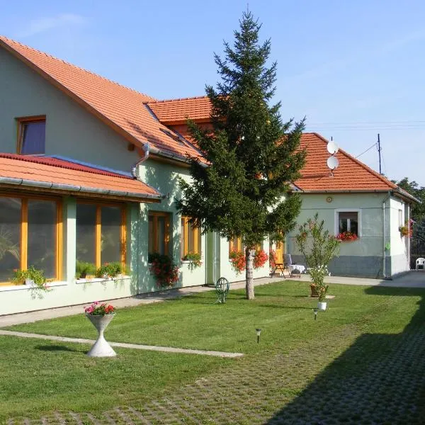 Tünde Vendégház, hotel v destinaci Bernecebaráti
