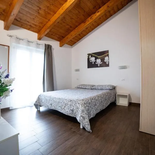 Dicentra Guest House, hotel in Villanova dʼAsti