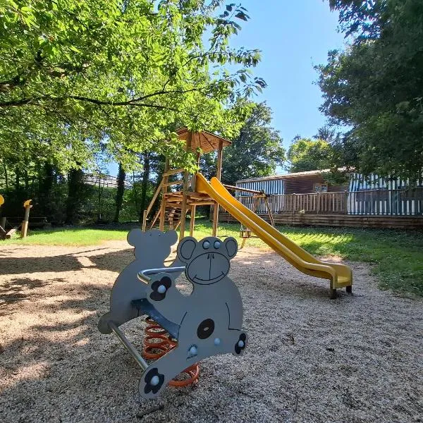 Camping L'AMBOIS, ξενοδοχείο σε Mouilleron-le-Captif