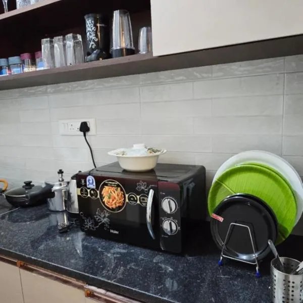 Lavish 1bhk Equipped Kitchen & Balcony โรงแรมในบังกาลอร์