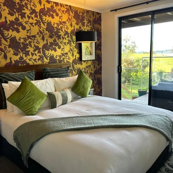 Incredible mountain & sea views, hotell i Mapua