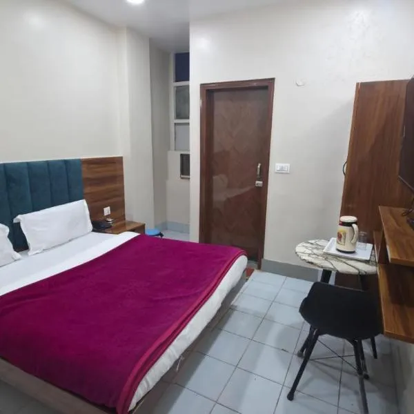 Newly Renovated Hotel Neelam Palace Just 5 Minutes from Railway Station & Connaught place, hotel en Nueva Delhi