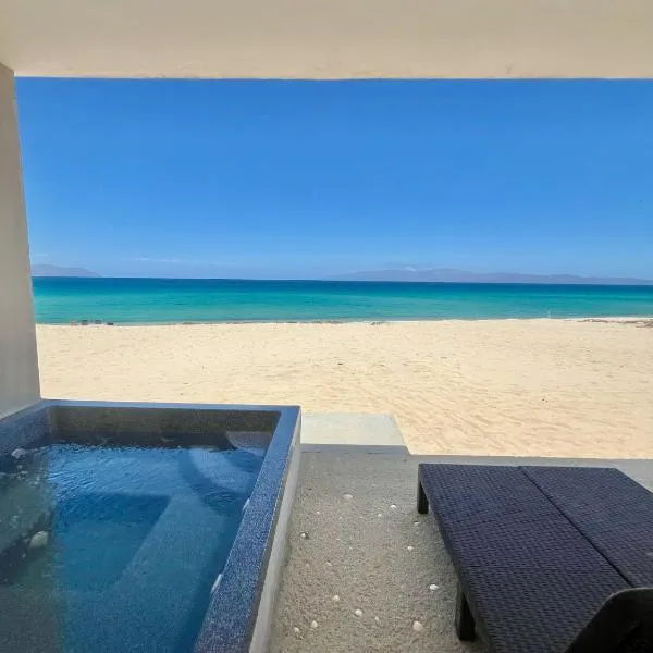 Beachfront Luxury Condo Private Jacuzzi Ocean Views, hotel em La Ventana