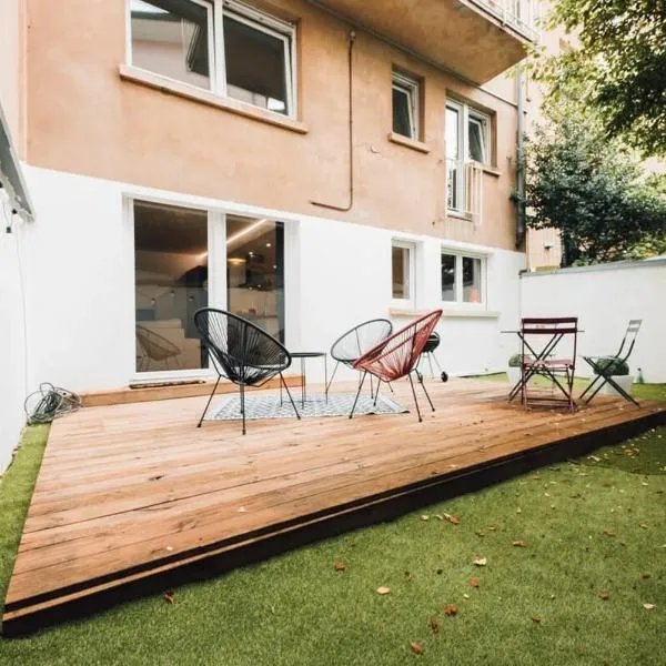 Cozy Central Studio with Private Terrace, hotel a Luxemburg