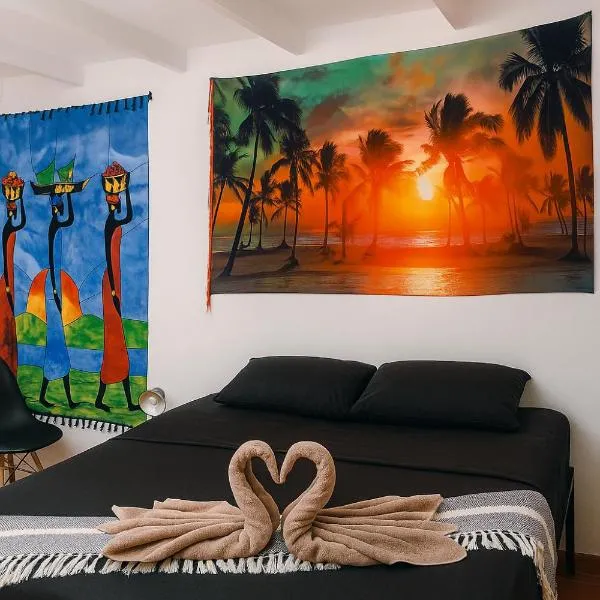 Villa Salvador - New Private Suite & Kitchen walk to Playa Chiquita, hotel in Talamanca