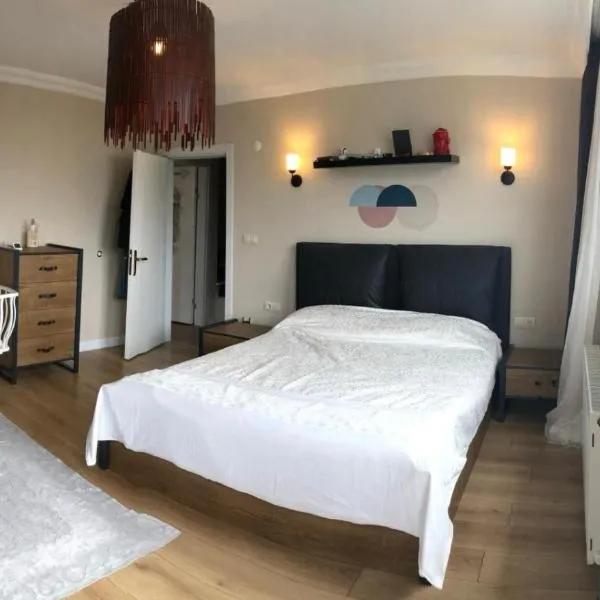 forest villa, 6 minutes from the airport, hotel i Taşoluk