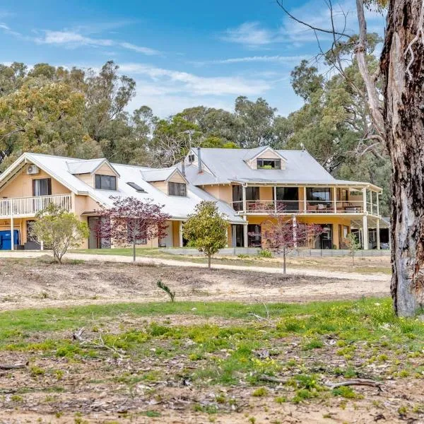 Dawesville에 위치한 호텔 Farm Lake Sauna Retreat Mandurah
