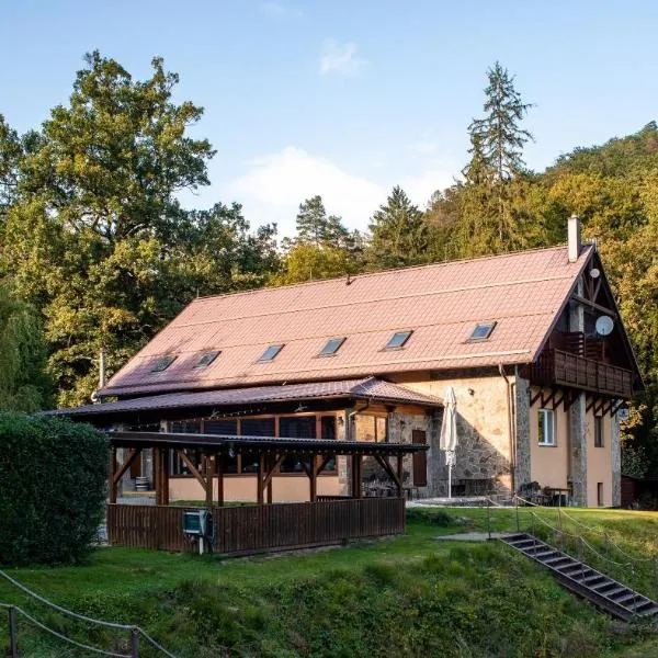 Pod Břesteckou skalou, Hotel in Břestek