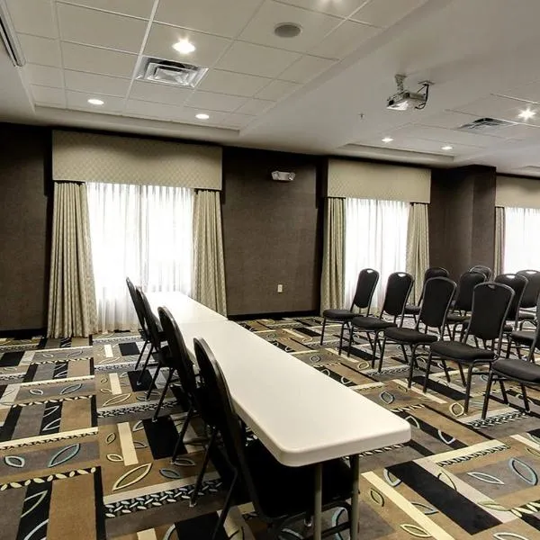 Holiday Inn Express & Suites - Cleveland Northwest by IHG, hotel em Cleveland