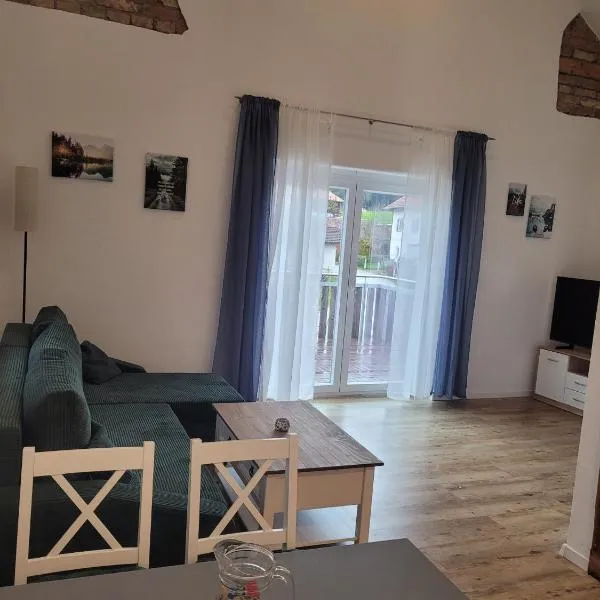 Ferienwohnung Lindenblüte, hotel v destinaci Eggenthal