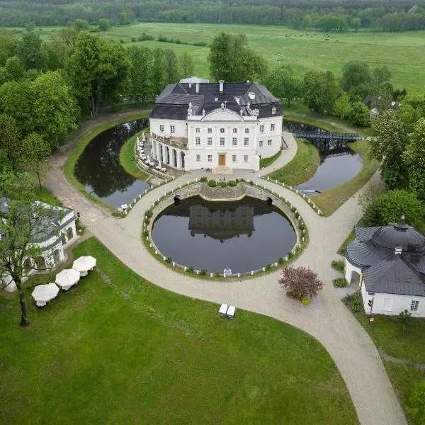 Pałac Popielów w Kurozwękach - pokoje w Oficynie i Oranżerii, hotel sa Kurozwęki