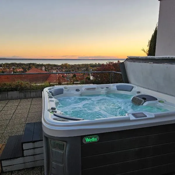 Zenit Wellness Hotel Balaton, hotelli kohteessa Vonyarcvashegy