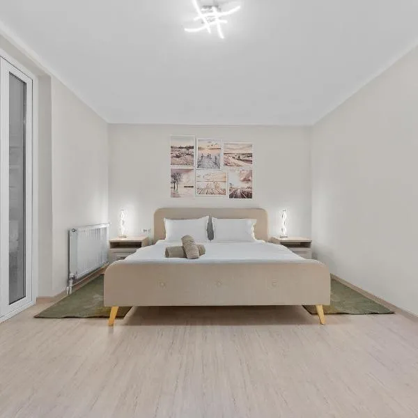 Casa Albă, hotel v mestu Roman