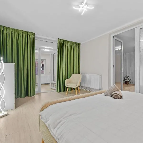 Casa Albă, hotel a Roman