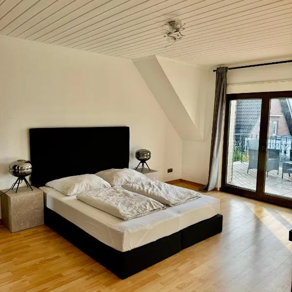 Gemütliches Zimmer mit großer Terrasse Nähe Messe, Flughafen & PSD Dome, hotel sa Düsseldorf