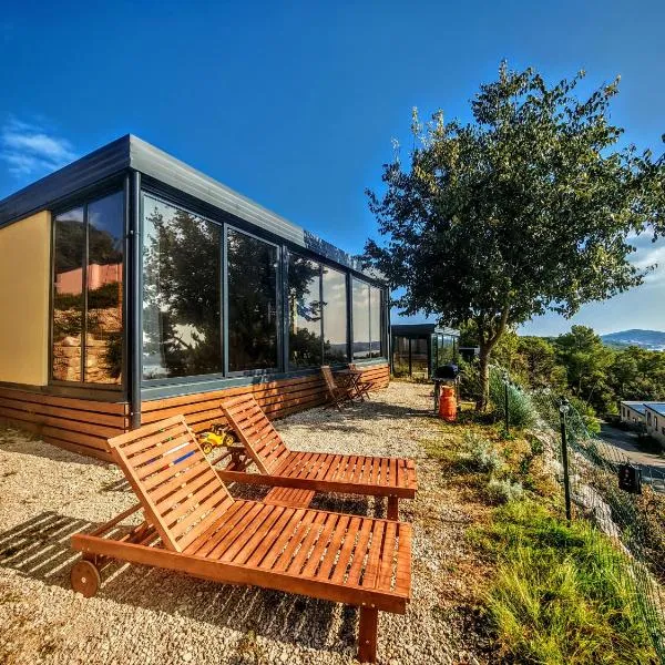 KastHouse Yellow by Vellaris, Luxury Mobile Home, hotel in Mali Lošinj